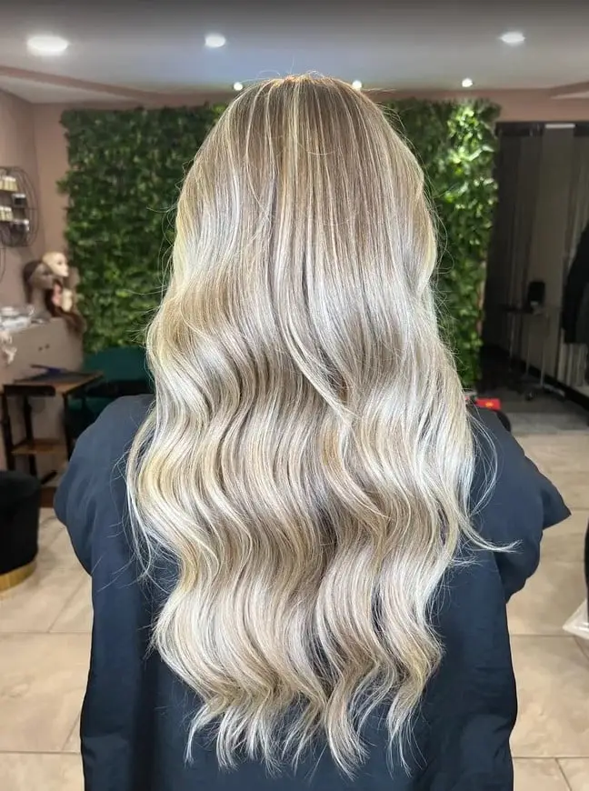 ombre balayage expert Ombre Balayage Expert : Refresh Your Style with Modern Hair Coloring Techniques If you want to add a unique touch to your hairstyle and achieve an eye-catching look, you might want to explore the ombre and balayage techniques. These two modern hair coloring methods offer a natural and stylish appearance, taking your look to the next level. In this article, we will delve into the details of ombre and balayage techniques, their benefits, and tips for achieving the best results. Ombre Balayage Expert : Refresh Your Style with Modern Hair Coloring Techniques
